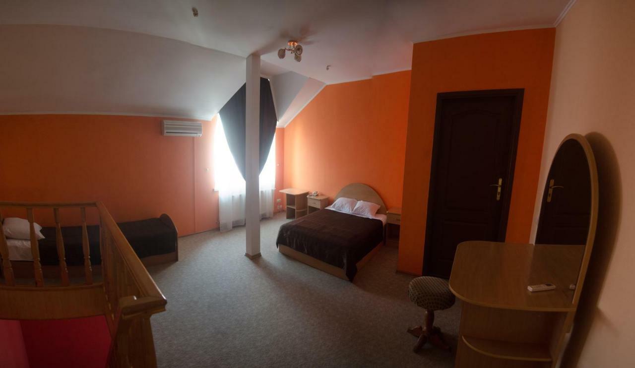 Galant Hotel Boryspilʼ Dış mekan fotoğraf